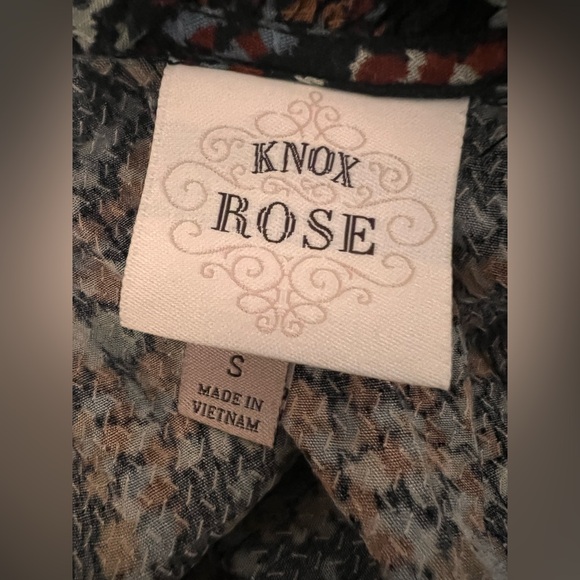 Knox Rose blouse. Pit to pit= 19.5” - Picture 5 of 6